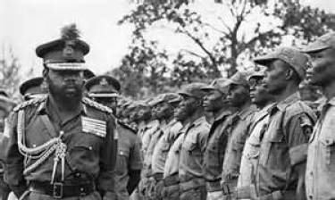 Ojukwu . Biafran Head of State inspecting guard of honor in Biafra